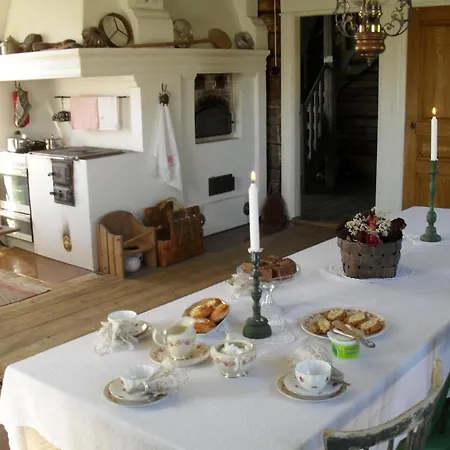 Old Farmhouse Wanha Tupa Farm stay *